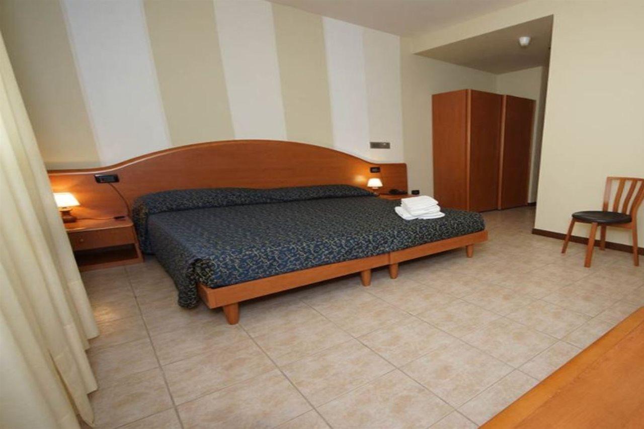 Hotel Residence La Rotonda Tignale Esterno foto