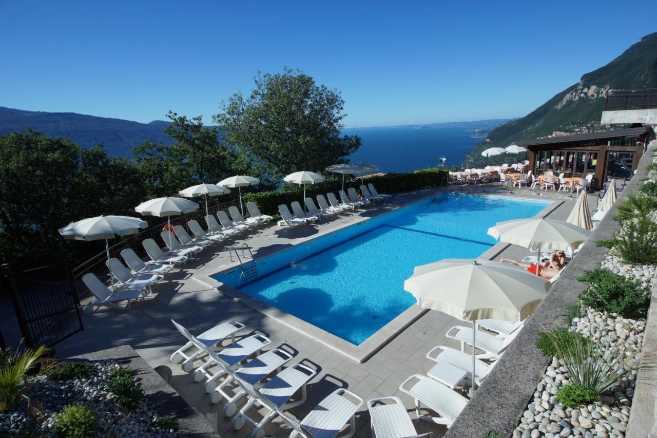 Hotel Residence La Rotonda Tignale Esterno foto