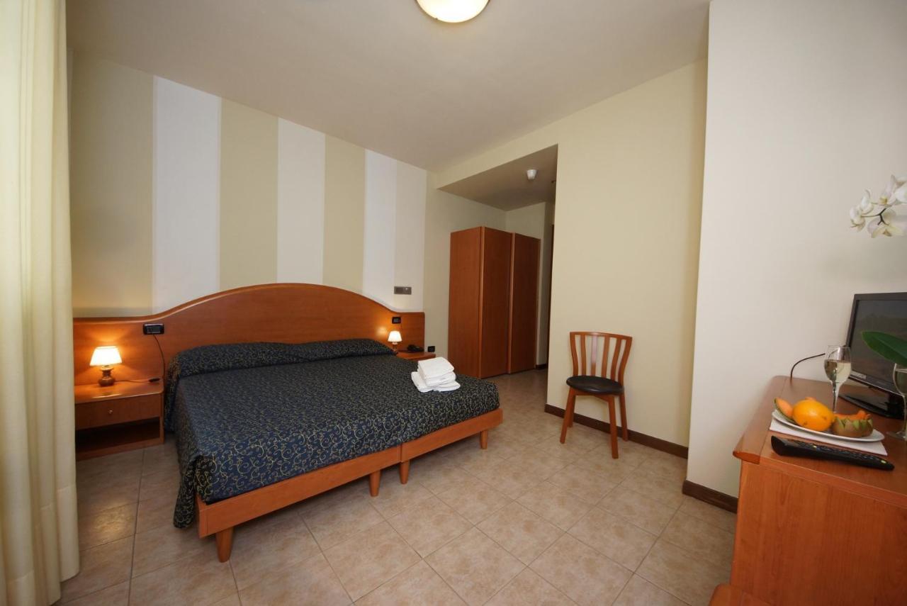 Hotel Residence La Rotonda Tignale Esterno foto