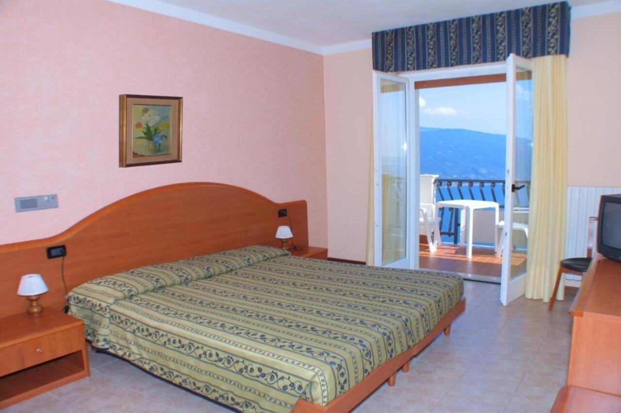 Hotel Residence La Rotonda Tignale Esterno foto