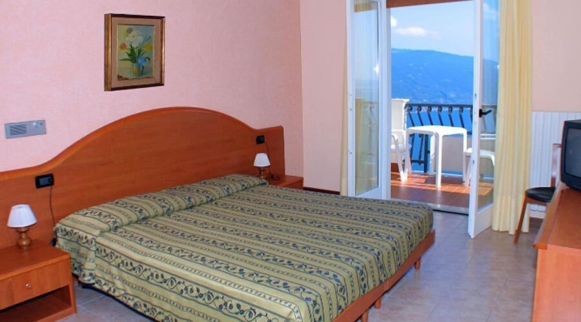 Hotel Residence La Rotonda Tignale Esterno foto