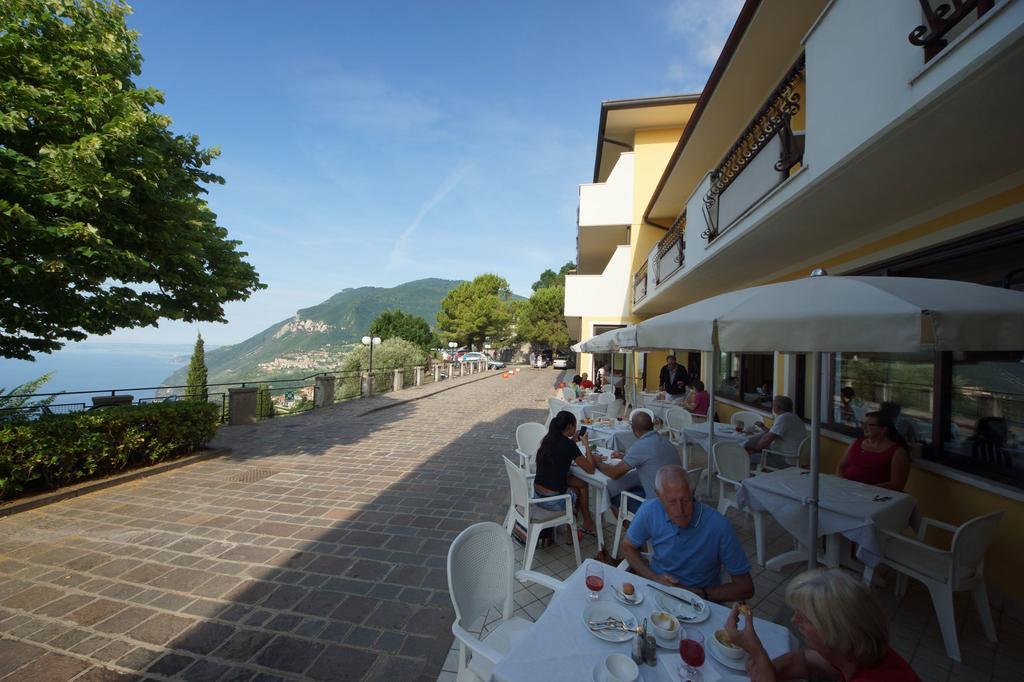 Hotel Residence La Rotonda Tignale Esterno foto