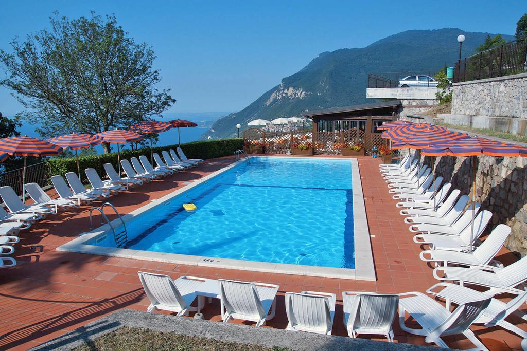 Hotel Residence La Rotonda Tignale Esterno foto